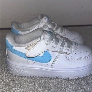 Nike White and Blue Sneakers Classic Low-Top Design